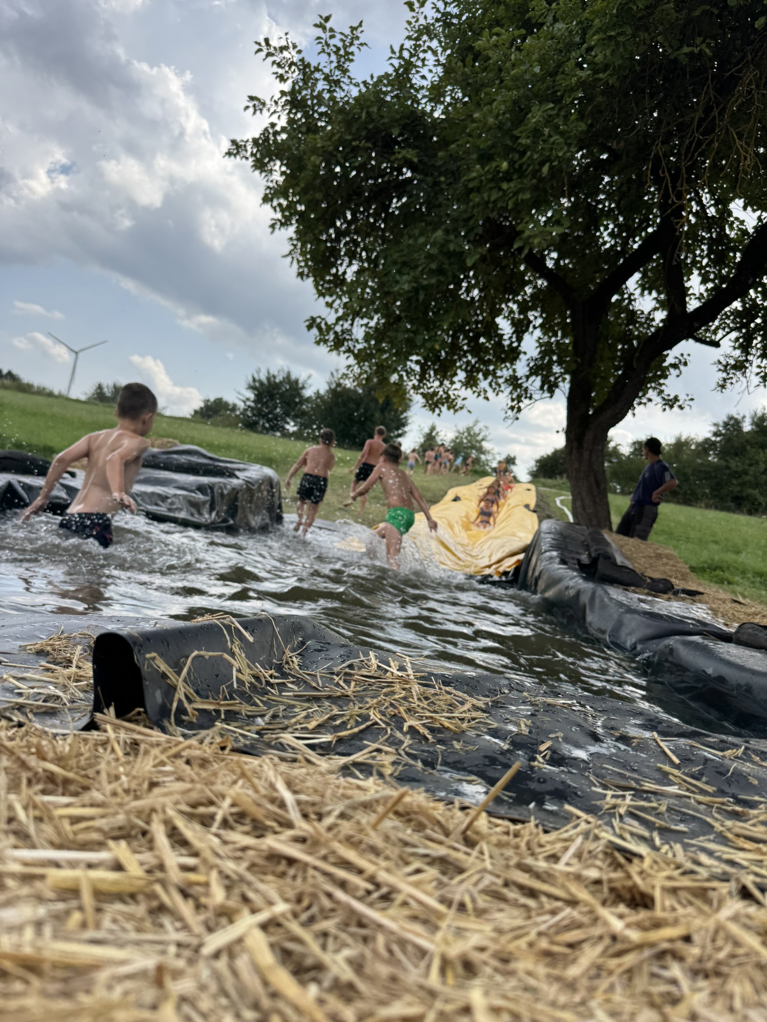SCHÜFE und Wasserrutschenparty